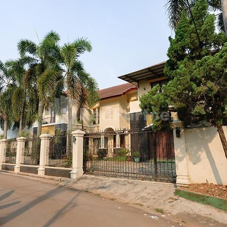Sr Residence Near Mall Ciputra Cibubur Mitra Reddoorz Bekasi Extérieur photo