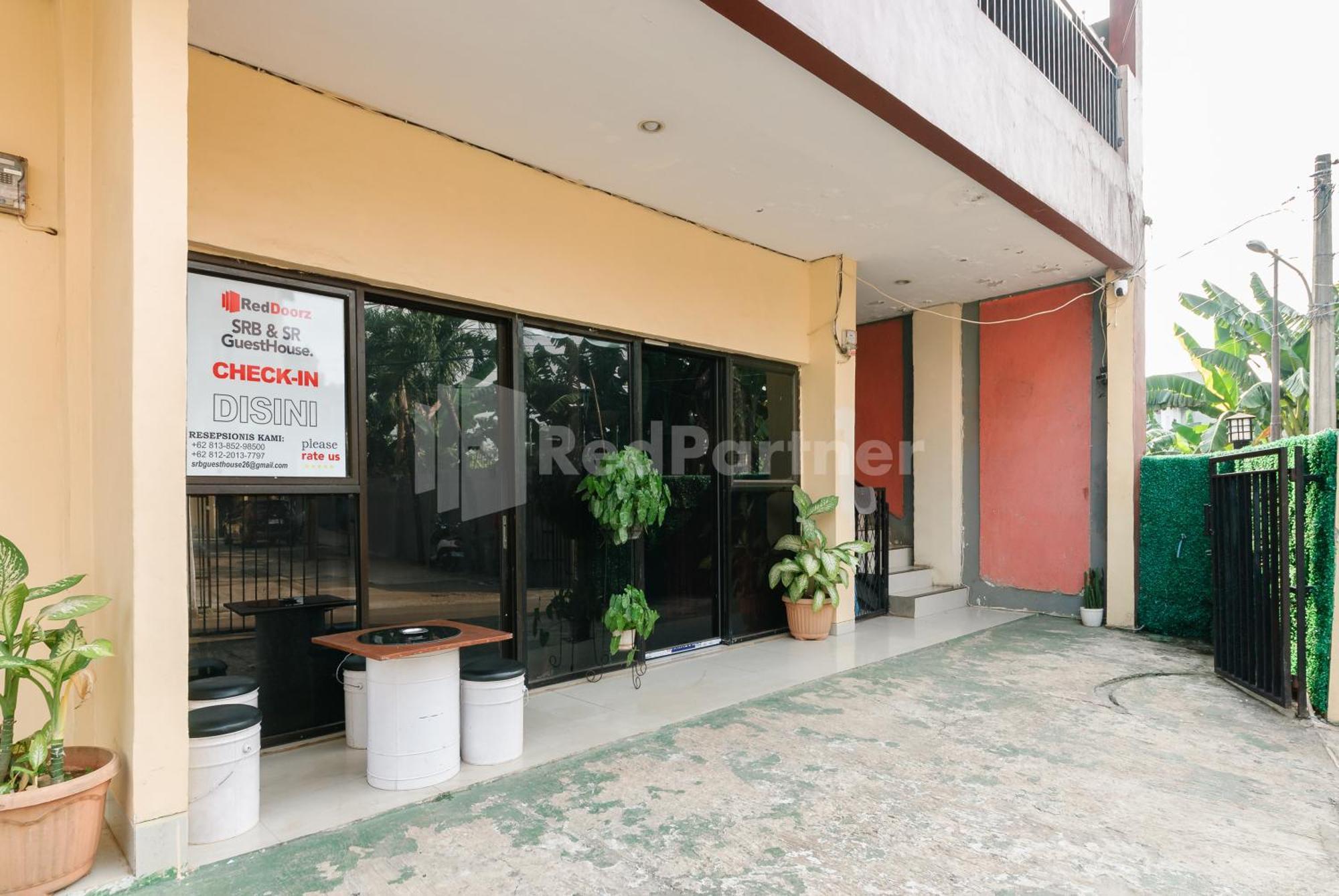Sr Residence Near Mall Ciputra Cibubur Mitra Reddoorz Bekasi Extérieur photo