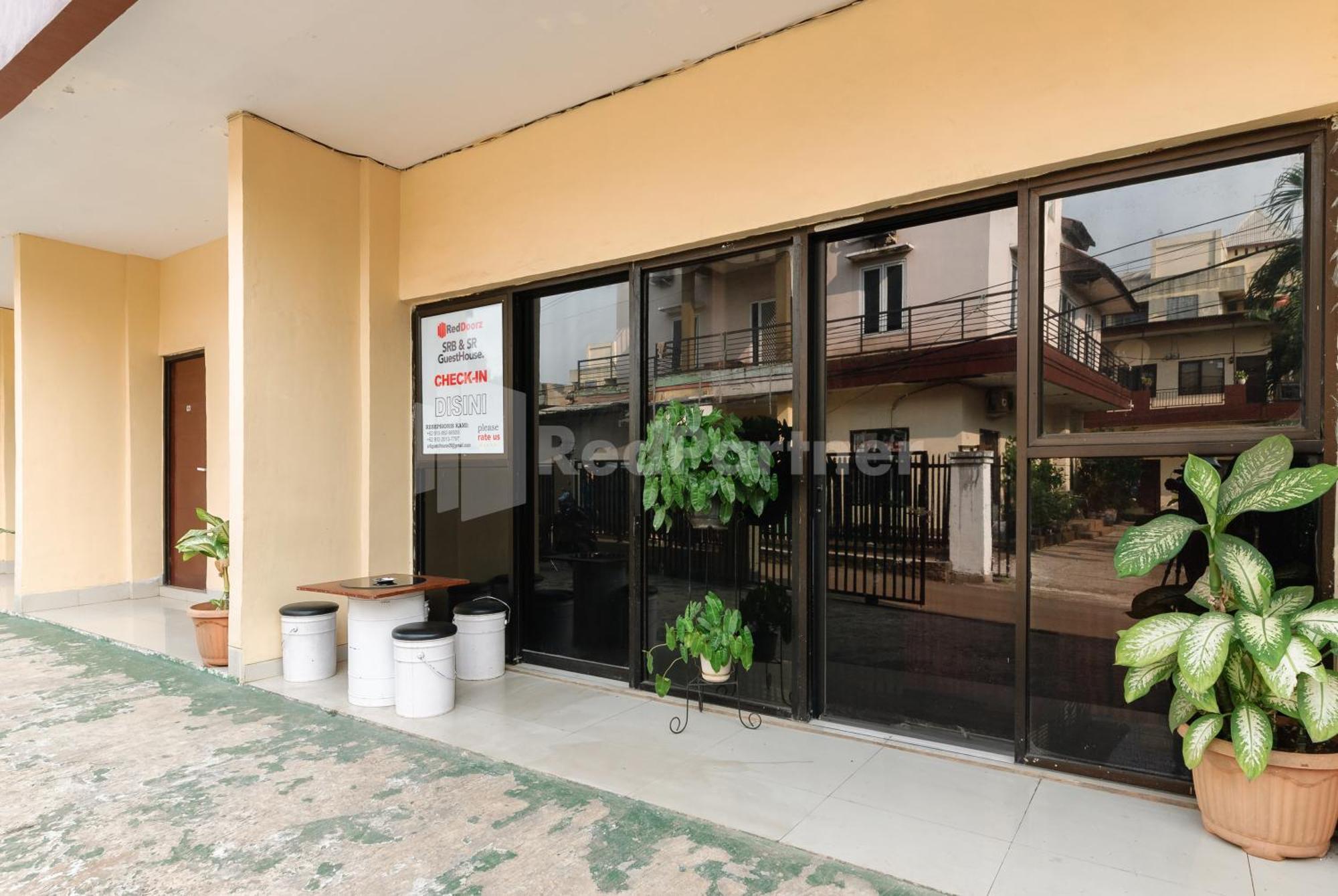 Sr Residence Near Mall Ciputra Cibubur Mitra Reddoorz Bekasi Extérieur photo