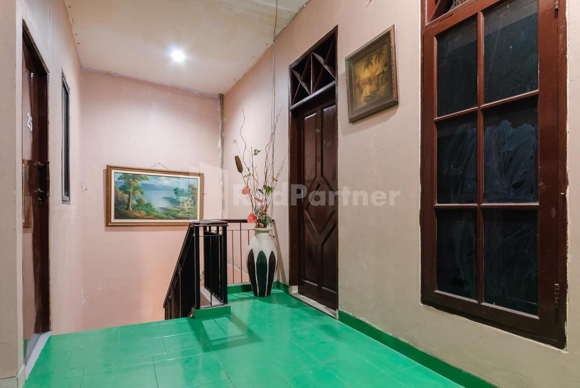 Sr Residence Near Mall Ciputra Cibubur Mitra Reddoorz Bekasi Extérieur photo