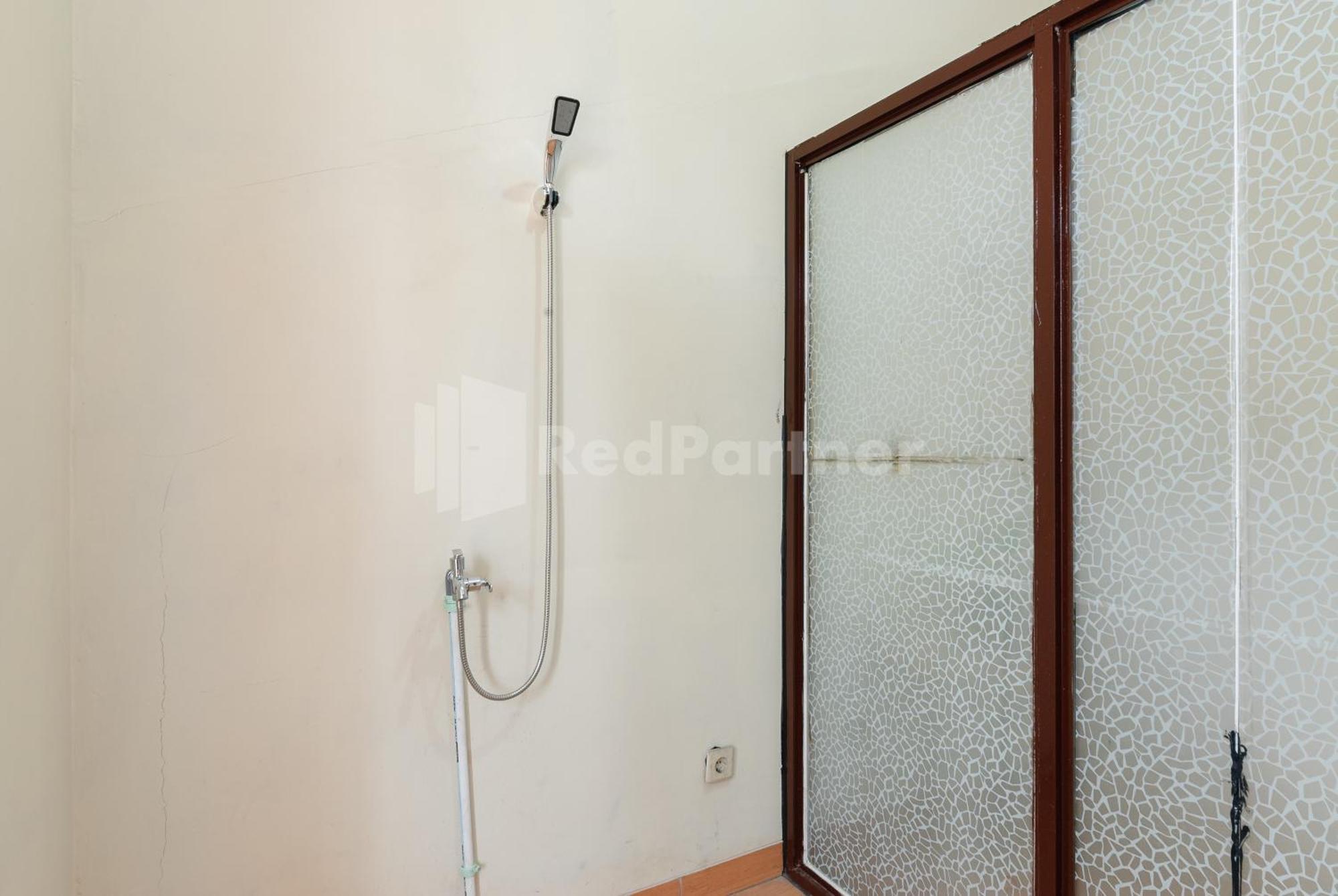 Sr Residence Near Mall Ciputra Cibubur Mitra Reddoorz Bekasi Extérieur photo