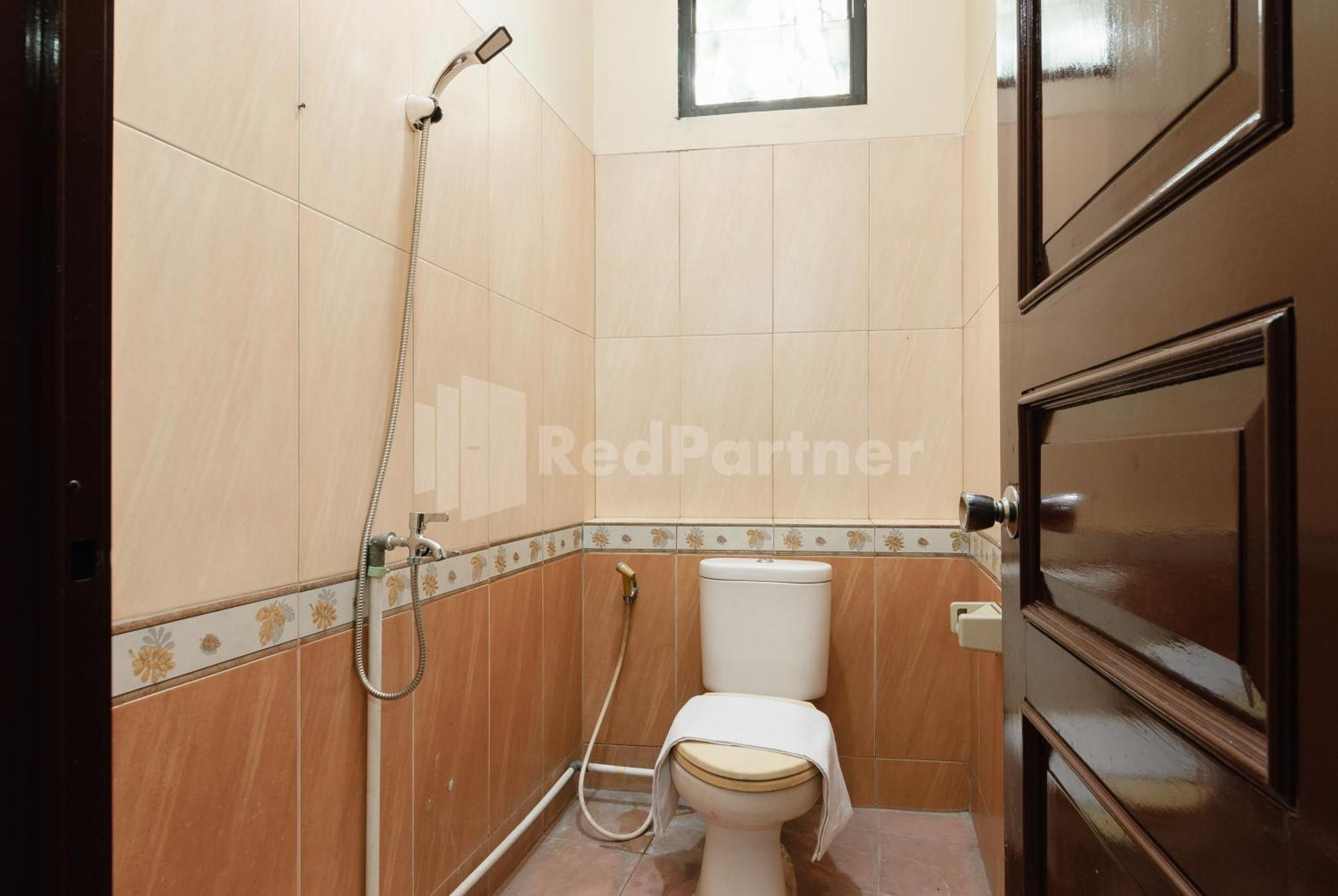 Sr Residence Near Mall Ciputra Cibubur Mitra Reddoorz Bekasi Extérieur photo